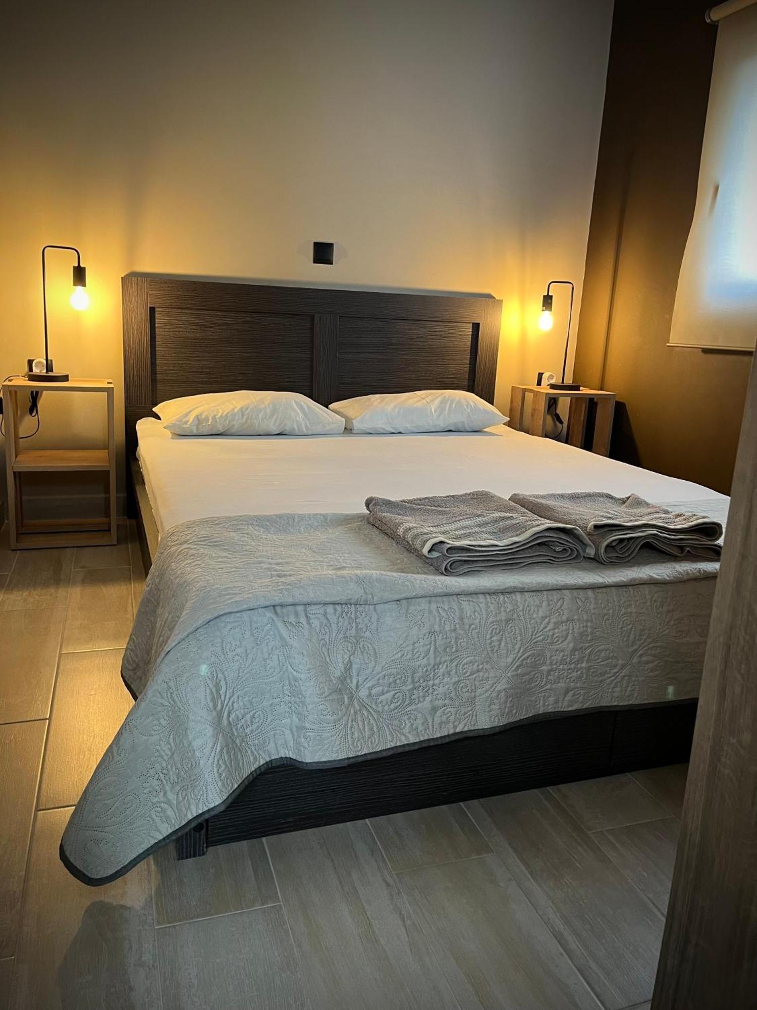 Joannas Airport Luxury Rooms Ártemida Kültér fotó